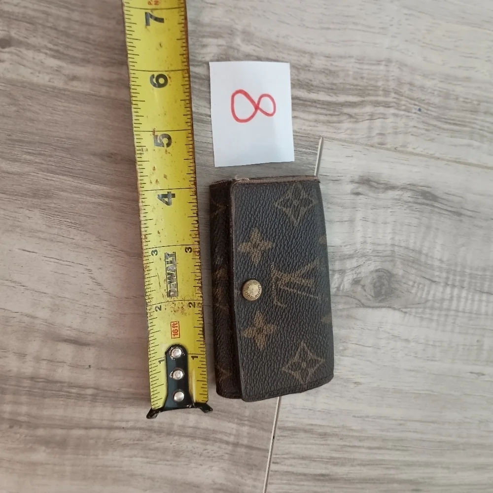 Authentic Louis Vuitton 4 Key Holder Monogram Canvas